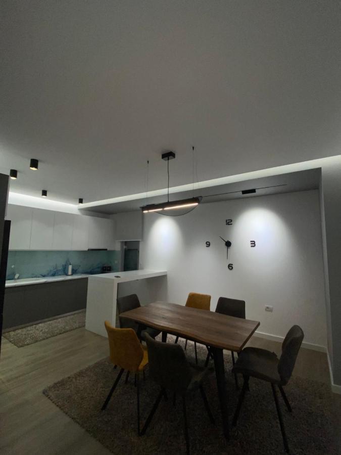 Riar Apartaments Korce Esterno foto