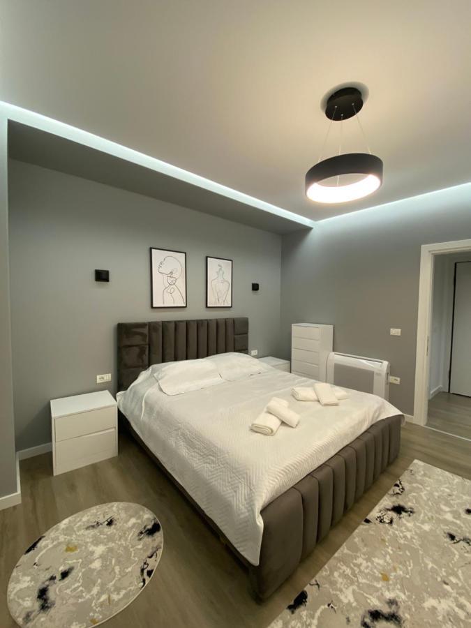 Riar Apartaments Korce Esterno foto