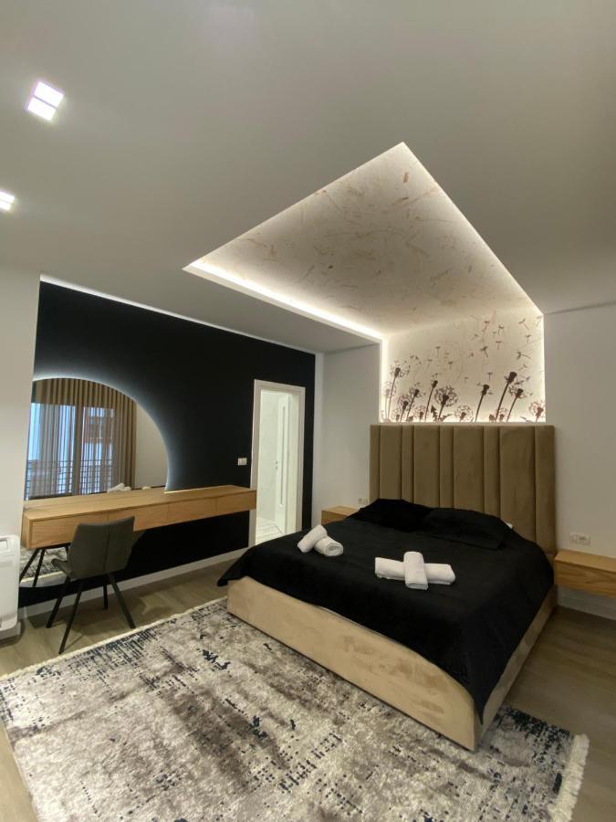 Riar Apartaments Korce Esterno foto