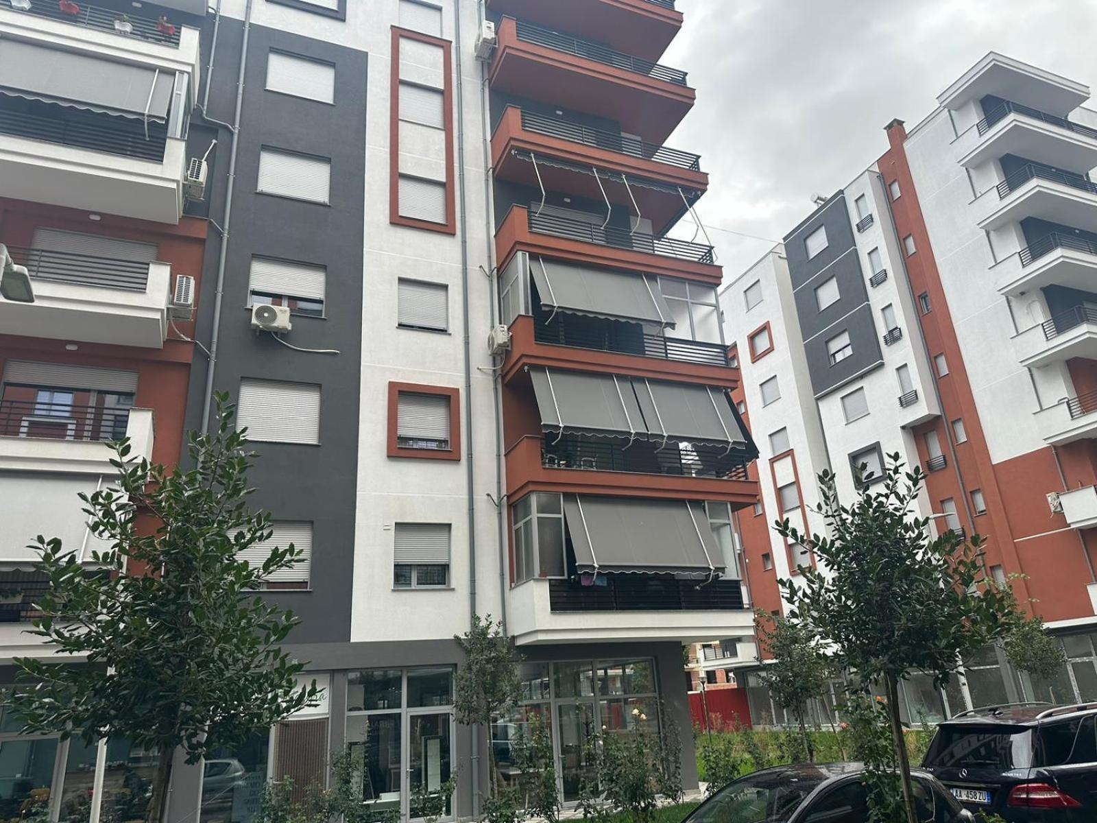 Riar Apartaments Korce Esterno foto