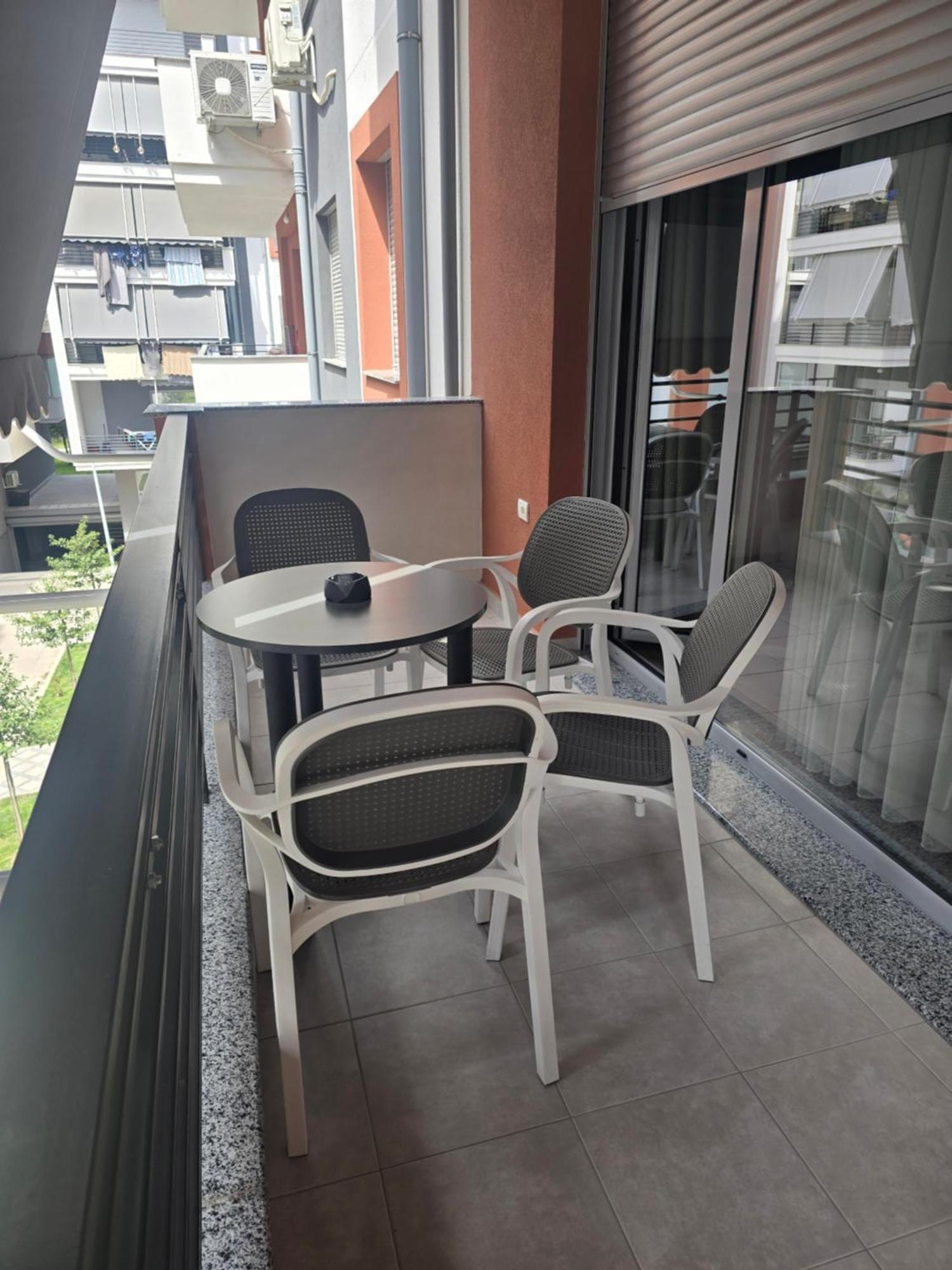 Riar Apartaments Korce Esterno foto