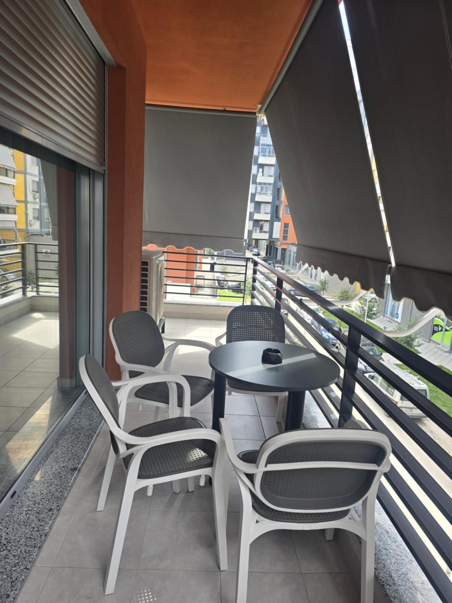 Riar Apartaments Korce Esterno foto